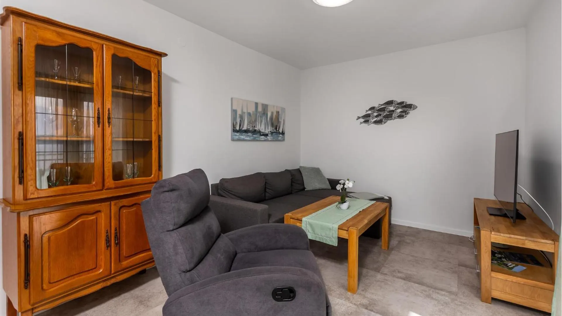 Amazing Apartment In Klenovica With House Sea View Chorvatsko